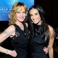 Melanie Griffith dan Demi Moore di Haitian Relief Organization