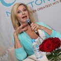 Olivia Newton-John Saat Jumpa Pers di Hotel Mulia