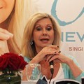 Olivia Newton-John Saat Jumpa Pers di Hotel Mulia