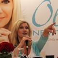 Olivia Newton-John Saat Jumpa Pers di Hotel Mulia