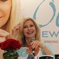 Olivia Newton-John Saat Jumpa Pers di Hotel Mulia