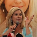 Olivia Newton-John Saat Jumpa Pers di Hotel Mulia