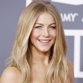 Julianne Hough di Red Carpet Grammy Awards 2012