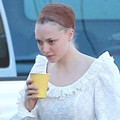 Amanda Seyfried Menggunakan Wig Cokelat di Film Lovelace