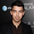 Joe Jonas di Acara Valentine Fashion Take Note Studio