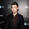 Joe Jonas di Acara Valentine Fashion Take Note Studio