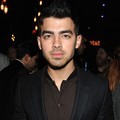 Joe Jonas di Acara Valentine Fashion Take Note Studio