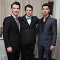 Joe Jonas, Kevin Jonas dan Nick Jonas di Belakang Panggung