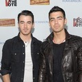 Kevin Jonas dan Joe Jonas di Rock The Vote Kick-Off