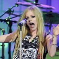 Aksi Avril Lavigne di Panggung Much Music Video Awards 2011