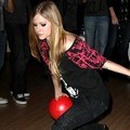 Avril Lavigne Bermain Bowling dalam Acara Picksie 2.0 Launch Party