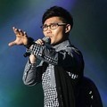 Aksi Kim Bum Soo Energik di Atas Panggung
