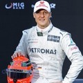 Michael Schumacher Berpose Bersama Mobil Mercedez Benz