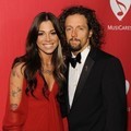 Jason Mraz dan Christina Perri di MusiCares Person of the Year 2012