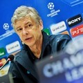 Arsene Wenger Saat Konferensi Pers Liga UEFA