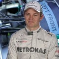 Nico Rosberg Saat Jumpa Pers dengan Mobil Mercedez Benz