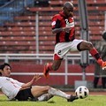 Boaz Solossa Saat Membela Persipura Melawan East  Bengal