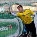 Penjaga Gawang Real Madrid, Iker Casillas Berusaha Menangkap Bola
