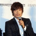 Lee Byung Hun Saat Jumpa Pers untuk Promo Film