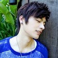 Seo In Guk dengan Senyuman yang Memikat