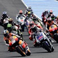 Tampak Dani Pedrosa Memimpin di Depan