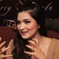 Ashanty di Butik Milik Ferry Sunarto