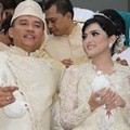 Pelepasan Sepasang Burung Merpati oleh Kedua Mempelai