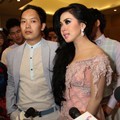 Syahrini Bersama Hengky Kawilarang