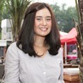 Ayushita Mengontrol Operasional Uncle Rood's Cafe