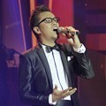 Sammy Simorangkir di Panggung Liputan 6 Awards 2012