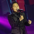 Sandhy Sondoro di Panggung Liputan 6 Awards 2012
