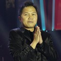 Sandhy Sondoro di Panggung Liputan 6 Awards 2012