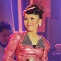 Ayu Ting Ting di Panggung Liputan 6 Awards 2012