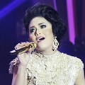 Krisdayanti di Panggung Liputan 6 Awards 2012