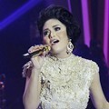 Krisdayanti di Panggung Liputan 6 Awards 2012