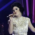 Krisdayanti di Panggung Liputan 6 Awards 2012
