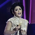 Krisdayanti di Panggung Liputan 6 Awards 2012