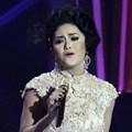 Penampilan Krisdayanti di Liputan 6 Awards 2012