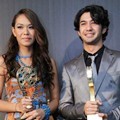 Adinia Wirasti dan Reza Rahadian Raih Penghargaan Pasangan Terbaik