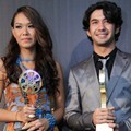 Adinia Wirasti dan Reza Rahadian Raih Penghargaan Pasangan Terbaik