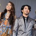Adinia Wirasti dan Reza Rahadian Raih Penghargaan Pasangan Terbaik