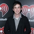 Logan Lerman di Konser iHeartRadio