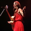 Aksi Christina Perri di Konser 'Lovestrong'