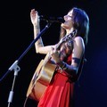 Christina Perri Saat Menyanyikan 'Tragedy'