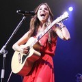 Christina Perri Saat Menyanyikan 'Tragedy'