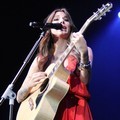 Christina Perri Saat Menyanyikan 'Tragedy'