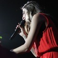 Konser 'Lovestrong' Christina Perri dengan Ciri Khas Bunga Mawar