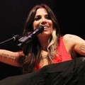 Konser 'Lovestrong' Christina Perri dengan Ciri Khas Bunga Mawar