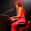 Konser 'Lovestrong' Christina Perri dengan Ciri Khas Bunga Mawar
