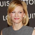 Cate Blanchett di Maison Louis Vuitton Roma Etoile Cocktail Red Carpet